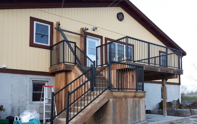 Aluminum deck railing